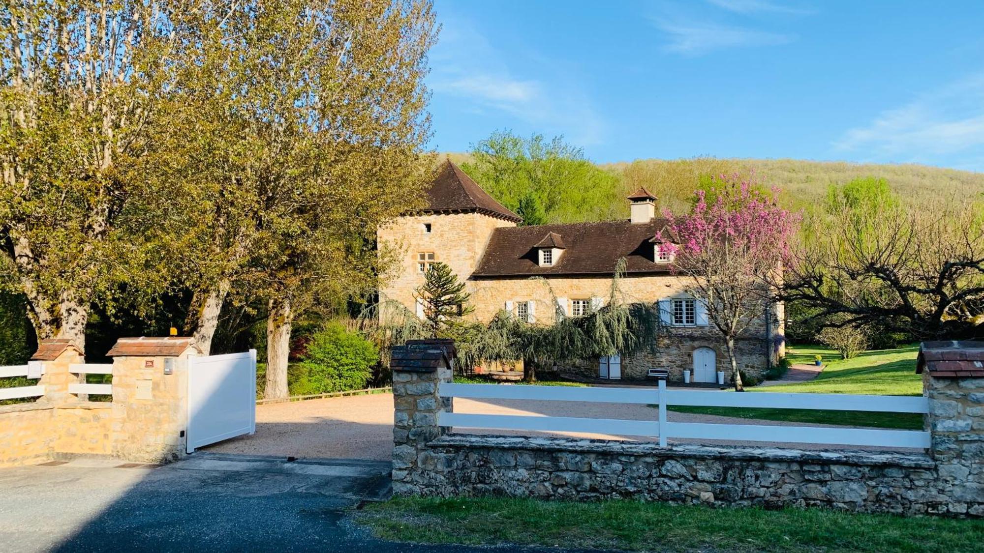 לינה וארוחת בוקר Saint-Denis-lès-Martel Le Moulin Du Boisset מראה חיצוני תמונה