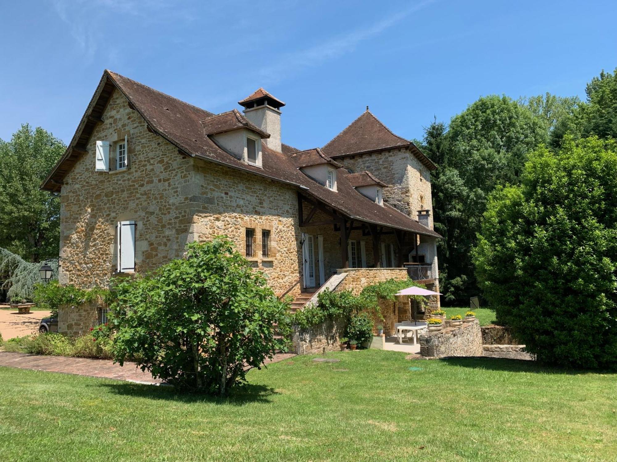 לינה וארוחת בוקר Saint-Denis-lès-Martel Le Moulin Du Boisset מראה חיצוני תמונה