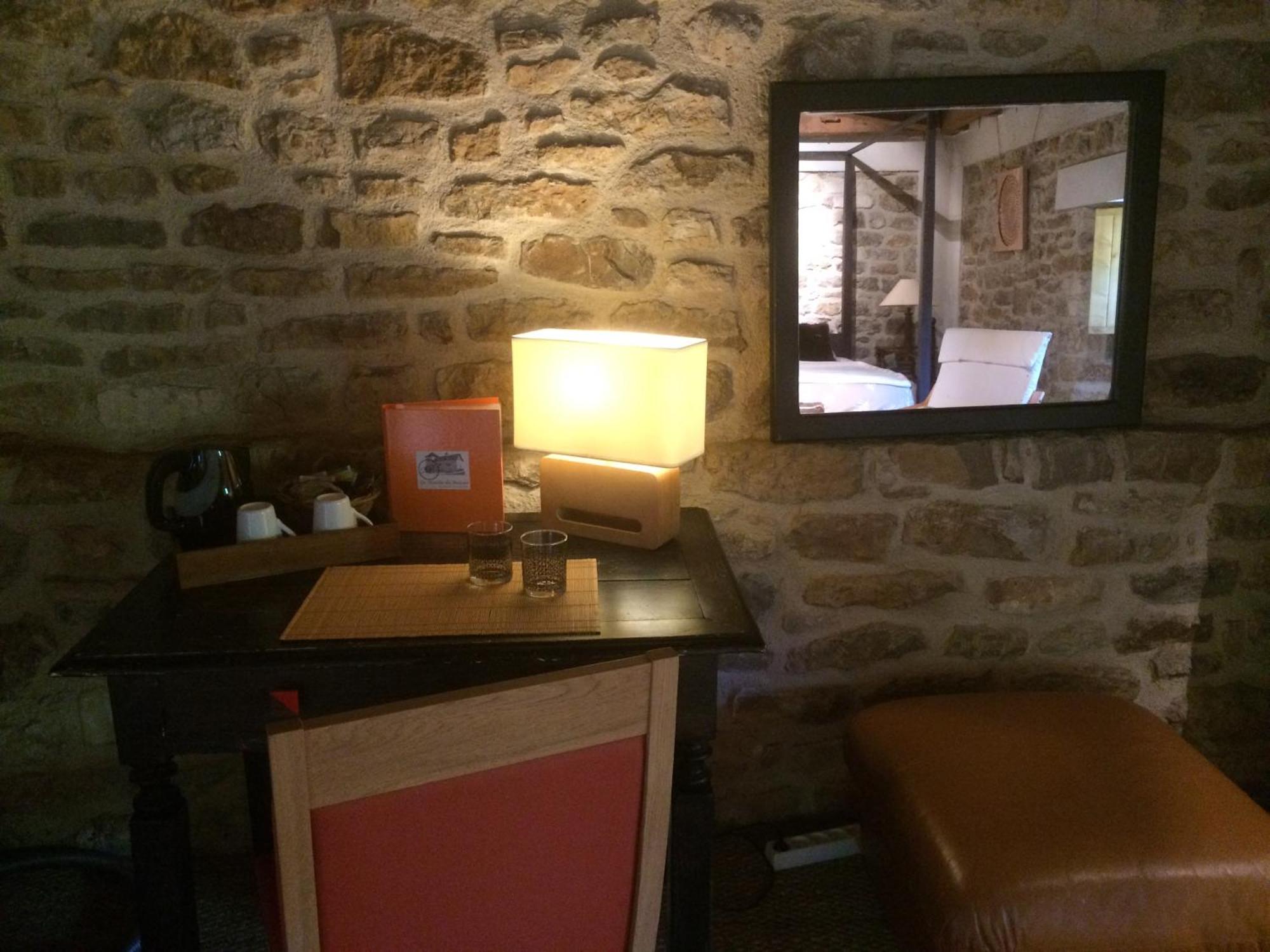 לינה וארוחת בוקר Saint-Denis-lès-Martel Le Moulin Du Boisset חדר תמונה